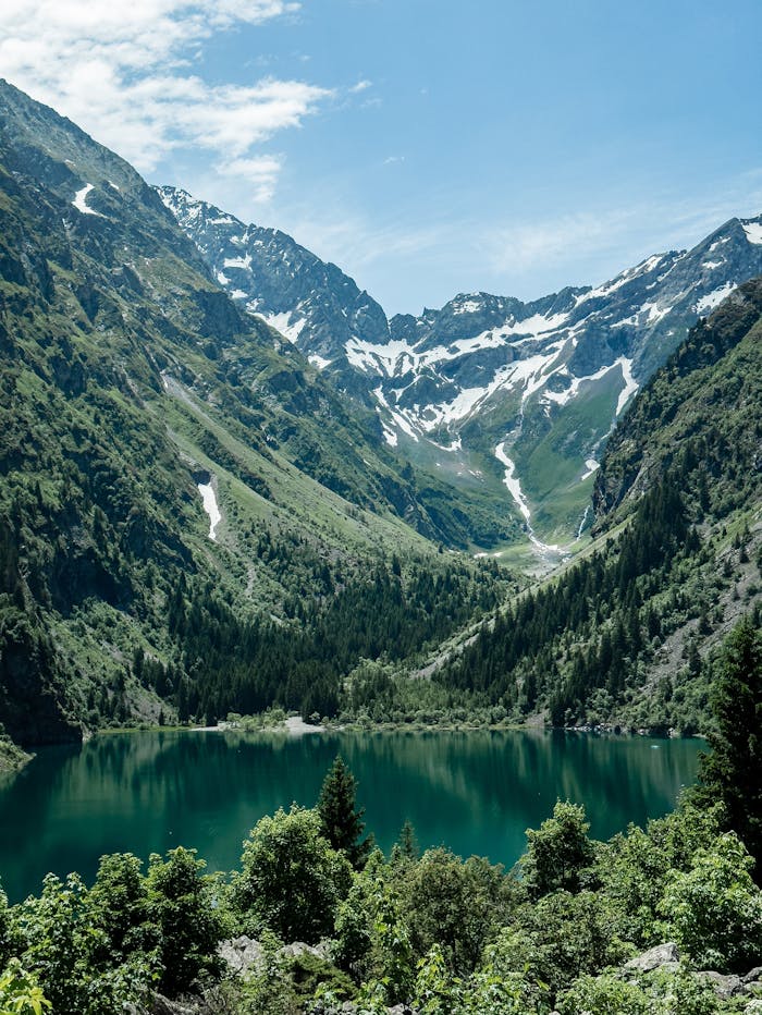 stunning-alpine-lake-and-mountain-view-in-summer-32563468