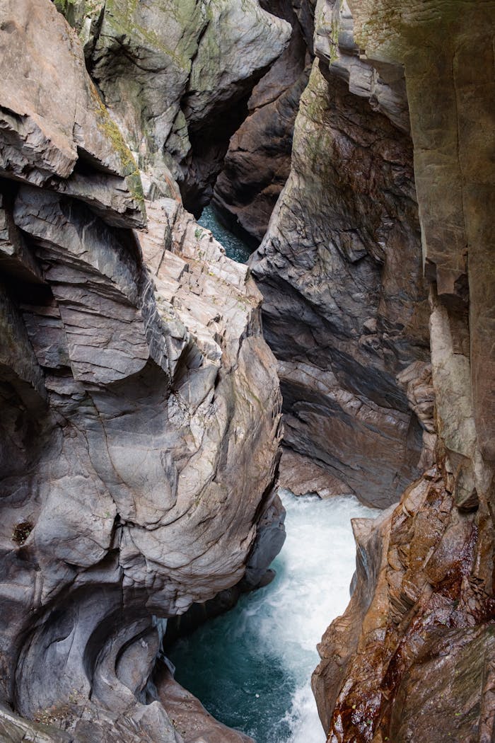 stunning-gorge-view-in-italian-alps-canyon-32608008